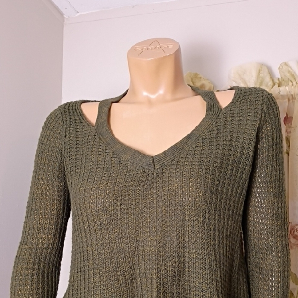 Derek‎ Heart Olive Knit Top - Picture 2 of 8